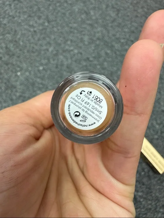 Natasha Denona Golden Glimmer Gloss – Shimmery Gold Lip Gloss - Picture 3 of 4